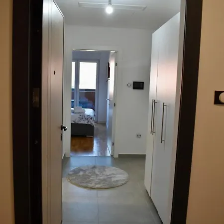 Apartment Dora *